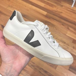 VEJA Women’s Esplar Low Top Sneakers